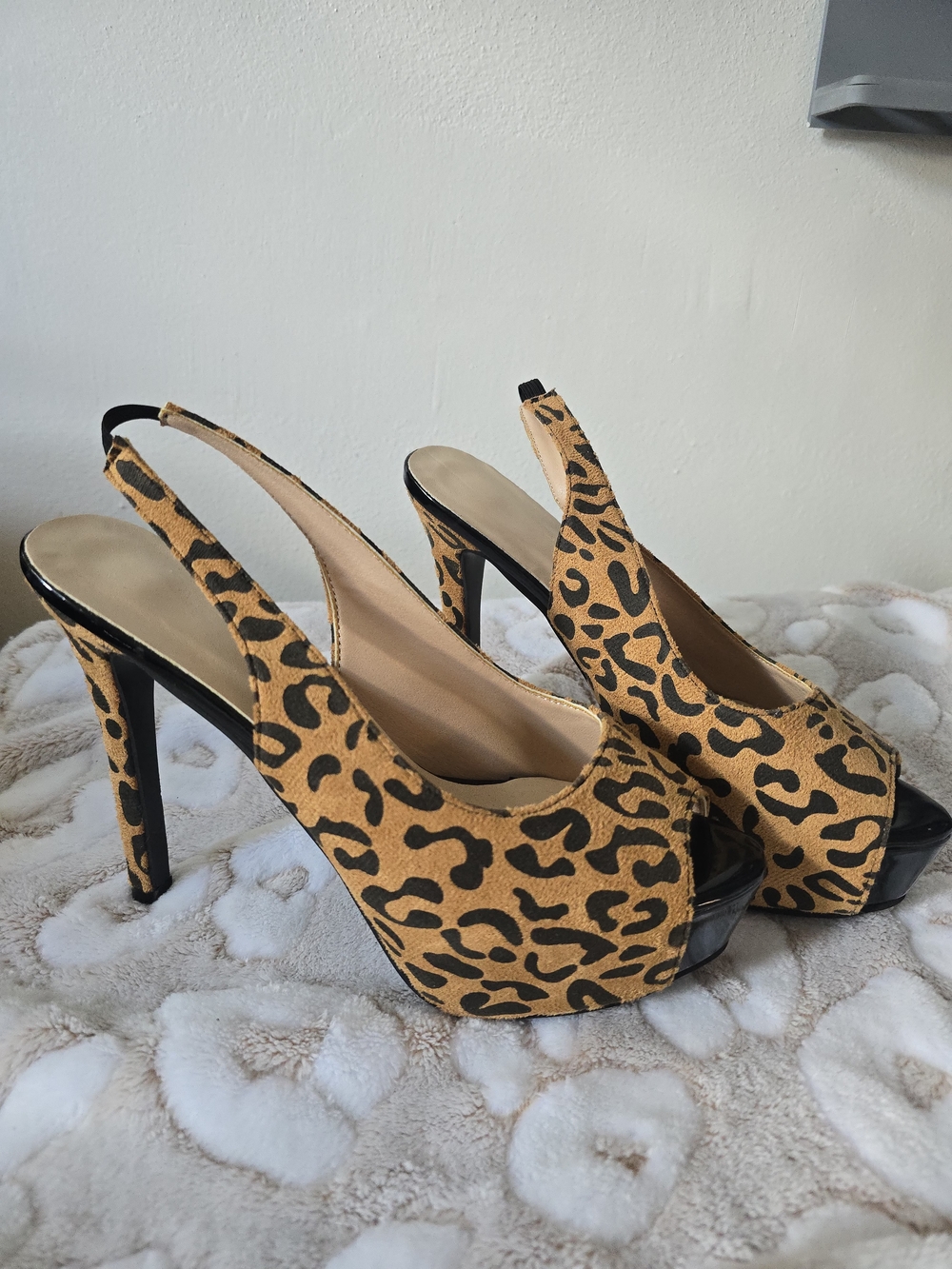 Fashion Leopard Print Peep-Toe Slingback Heels - Tan/Black